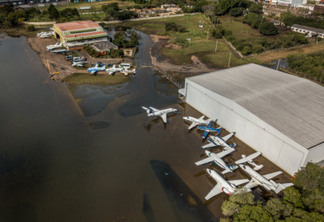 Porto Alegre (RS), 25/05/2024 -  Aeroporto Salgado Filho (POA) continua alagado pelas enchentes que atinge o estado.
Crédito: Rafa Neddermeyer/Agência Brasil