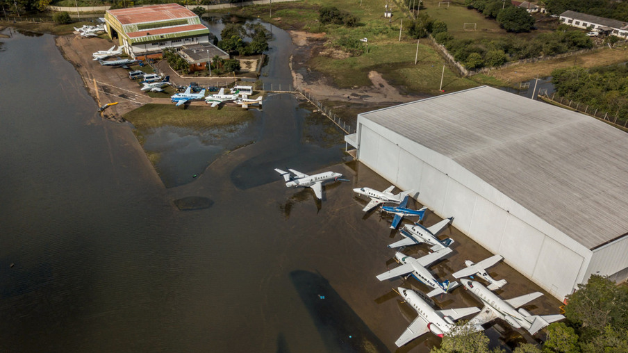 Porto Alegre (RS), 25/05/2024 -  Aeroporto Salgado Filho (POA) continua alagado pelas enchentes que atinge o estado.
Crédito: Rafa Neddermeyer/Agência Brasil