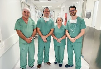 Equipe que fez o procedimento. Foto: Divulgação/Santa Casa