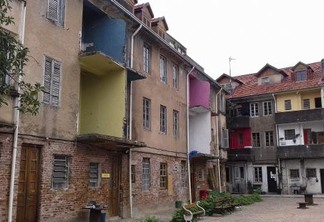 Conjunto de casas coloridas do bairro Vila Flores