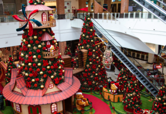 Chocolat du Jour na promoção natalina do Praia de Belas Shopping. Vista da decoração e árvore de Natal.
