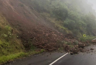 Previsão é de que a rodovia permaneça bloqueada durante todo o domingo. Foto: Divulgação/CRBM
