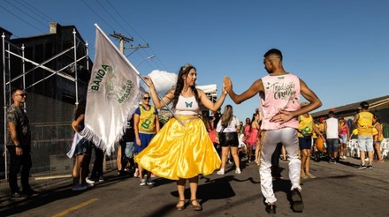 Carnaval fora de época agita a Região Sul