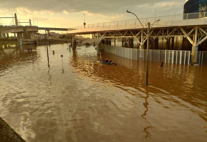 Água toma conta em torno da Arena, em Porto Alegre. Foto: Fernando de Arruda Pereira/Especial/Agora RS