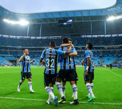 Lance da partida entre Gremio e Vasco disputada na tarde deste domingo, na Arena, valida pelo Campeonato Brasileiro 2017. FOTO: Lucas Uebel/Grêmio FBPA