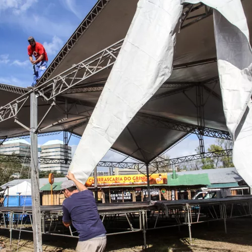 Montagem do Acampamento Farroupilha 2017
Local:	Parque Maurício Sirotsky Sobrinho (Harmonia)
Foto: Helena Rocha/PMPA