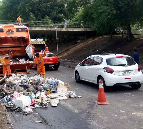 Ação de limpeza na Goethe. Foto: Divulgação/PMPA