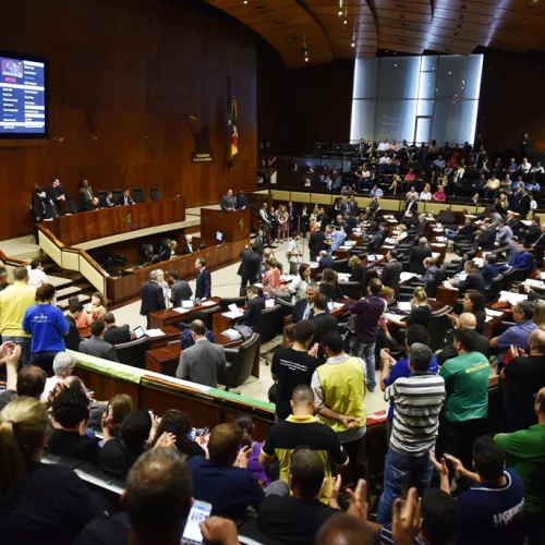 Deputados, mesmo em recesso, atendem à convocação extraordinária do governador Sartori. Foto: Assembleia Legislativa