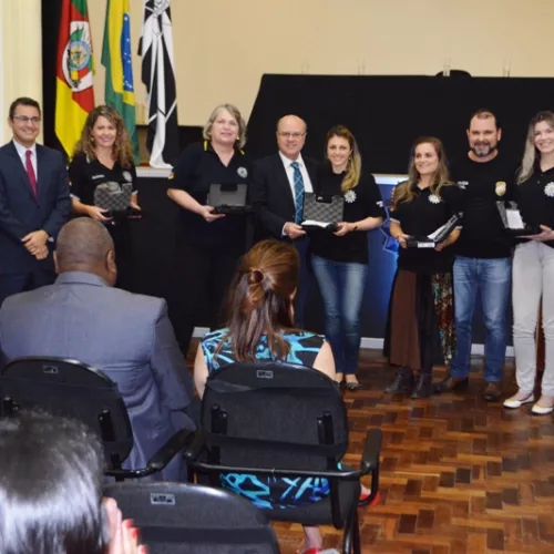 Foram contempladas com as armas 200 mulheres policiais. Foto: Polícia Civil.