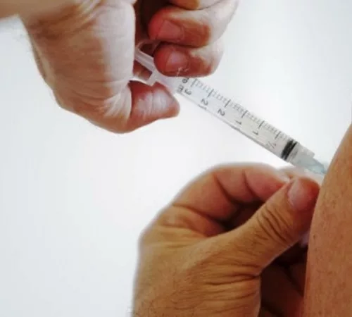 Imunização tem público-alvo nas pessoas que têm mais chances de desenvolver quadros graves de gripe Influenza. Foto: Divulgação/SES