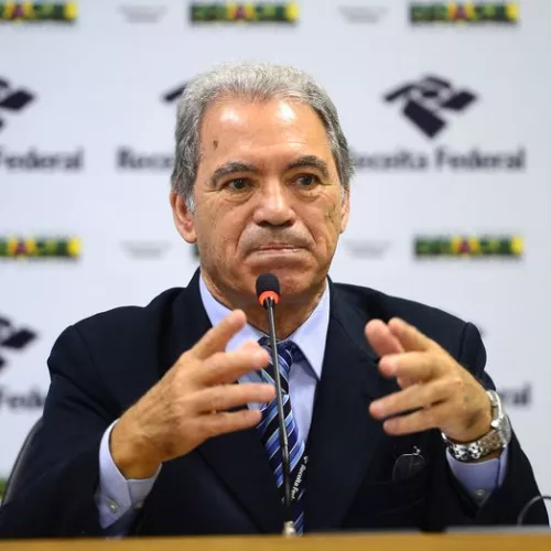 Para o supervisor nacional do Imposto de Renda, Joaquim Adir, a RF está preparada para um fluxo intenso nos próximos dias (Foto: Elza Fiuza/Agência Brasil)