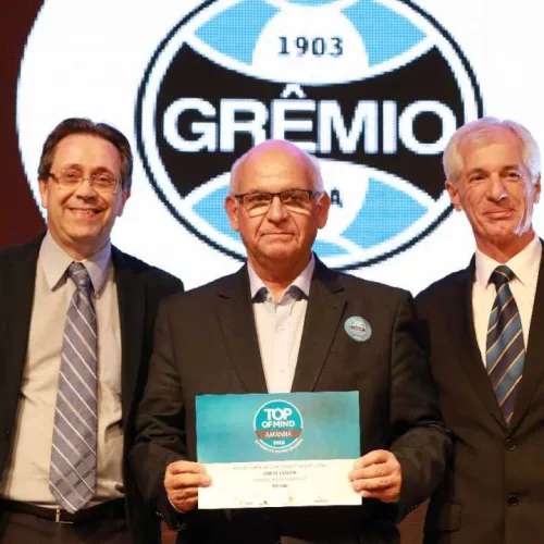  A premiação foi entregue ao presidente Romildo Bolzan Jr. Foto: Itamar Aguiar/Divulgação