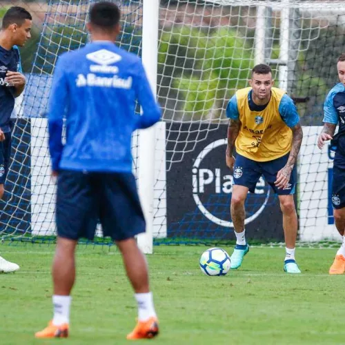 A equipe do técnico Renato Gaúcho vai para a partida deste sábado com dois desfalques. Foto: Lucas Uebel/Divulgação