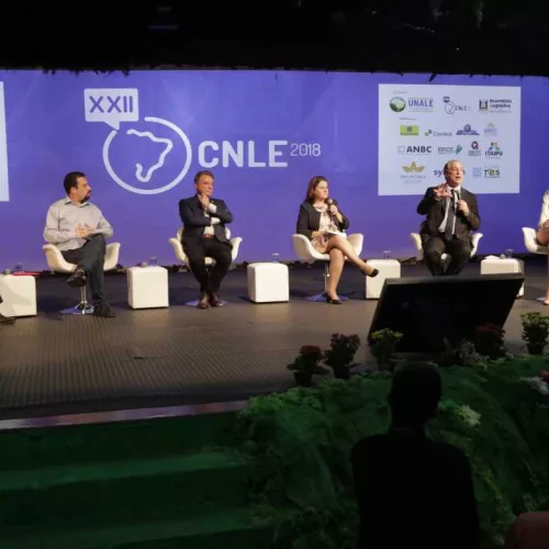 O painel “Panorama Político Nacional” integrou a programação da 22ª Conferência Nacional da Unale. Foto: Divulgação 