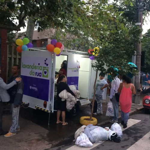 Vinculado ao Banho Solidário, criado em 2016, nova ação lava as peças de roupa. Foto: Divulgação