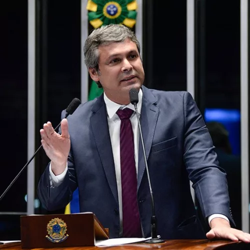 Ataídes Oliveira criticou duramente a taxa de juros cobrada pelas operadoras de cartões de crédito. Geraldo Magela/Agência Senado