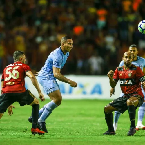 O Sport iniciou melhor, mas o Grêmio mostrou eficiência na marcação. Foto: Lucas Uebel/Divulgação