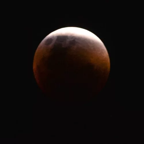 Lua de Sangue é fenômeno raro para ser observado nesta sexta-feira. Foto: Marcello Casal Jr/Agência Brasil