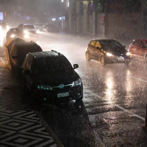 Porto Alegre, RS 27/02/2018. Forte chuva atinge Porto Alegre.  Cesar Lopes/ PMPA