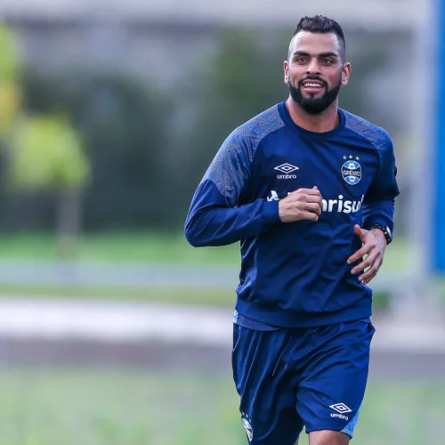 Após o treino o capitão do Grêmio concedeu entrevista coletiva. Foto: Lucas Uebel/Divulgação