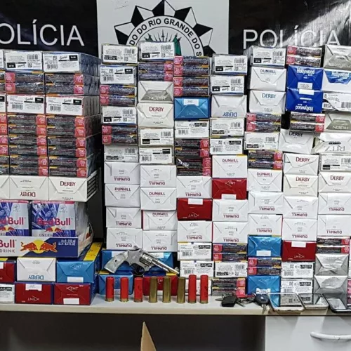 Materiais apreendidos em mercado usado para vender produtos roubados. Crédito: Polícia Civil / Divulgação