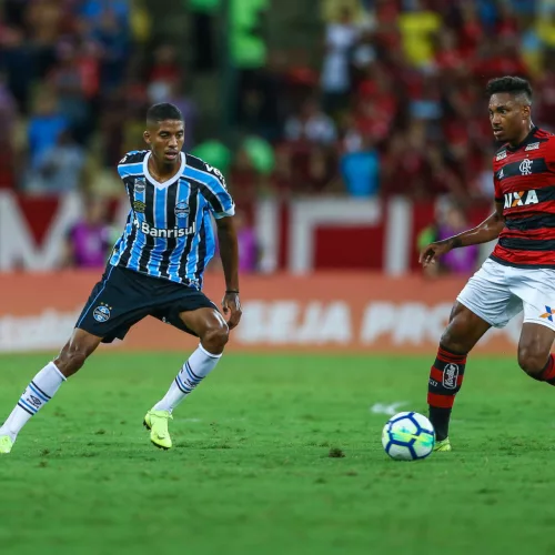 Lance da partida entre Grêmio e Flamengo no Maracanã. Foto: Lucas Uebel/Divulgação