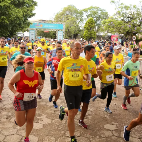 Participaram cerca de 1.100 corredores e, para a caminhada, foram vendidas 18.500 camisetas. Foto: Leonardo Kerkhoven/Divulgação