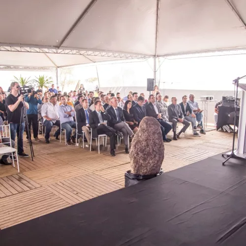 Cerimônia teve ato simbólico de lançamento da Pedra Fundamental do novo complexo de saúde de Xangri-lá. Foto: Wagner Stortti/Divulgação
