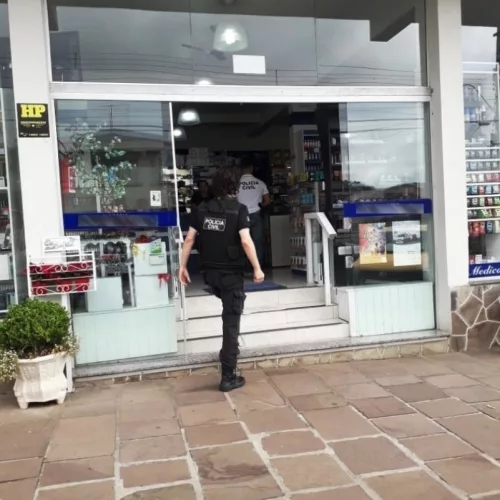  Operação cumpriu mandados de busca e apreensão em três farmácias particulares e na Farmácia Municipal de Antônio Prado. Foto: Divulgação/Polícia Civil