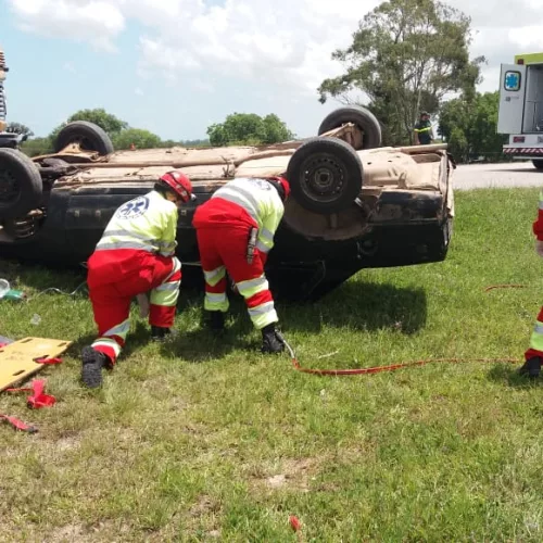 A cinemática do acidente simulou a colisão entre uma carreta, um veículo de passeio e um micro-ônibus. Foto: Lissandro Robaina/Divulgação