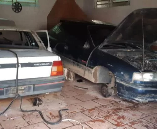 Os carros estavam em situação de furto. Foto: Divulgação/BM
