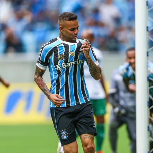 Luan comemora gol na Arena. Foto: Lucas Uebel/Divulgação 