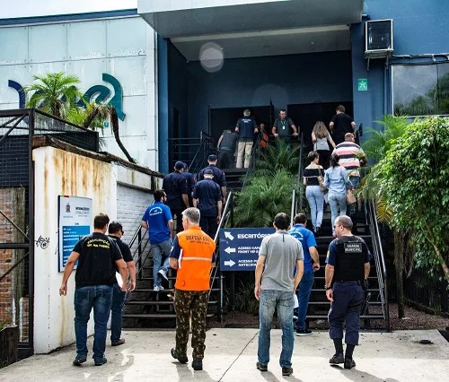 Participaram da operação uma equipe de cerca de 25 pessoas, dentre servidores das secretarias da Fazenda e Administração, Bombeiros, Defesa Civil, Guarda Municipal e Vigilância Sanitária. Foto: Divulgação