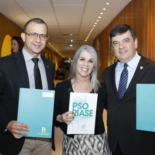 Deputado CarlosGomes, Gládis Lima e vereador José Freitas no Congresso Nacional. Foto: Divulgação