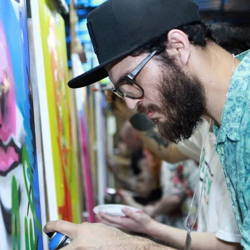 O evento RUN + CLUB 
 conta com as presenças do grafiteiro Jackson Brum e DJ Brannco. Foto: Jackson Brum/Divulgação /Facebook
