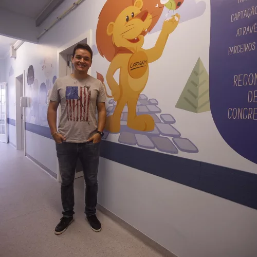 cantor conheceu o projeto da reforma e as novas instalações do hospital. Foto: Divulgação
