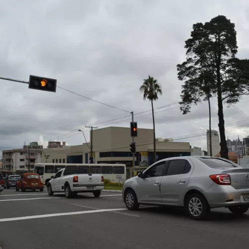 Os semáforos ligarão uma parada de ônibus, instalada junto à Praça Getúlio Vargas, com a estação de transbordo do transporte coletivo. Foto:  Leonardo Portella/Divulgação
