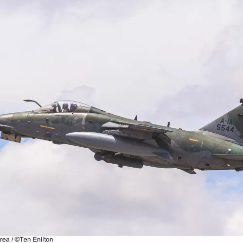 Aeronave AMX A-1A, semelhante a que caiu em Viamão <br> Crédito: Ten Enilton / Agência Força Aérea / FAB