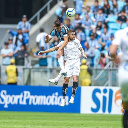 Lance do jogo entre Grêmio e Santos na Arena. Foto: Lucas Uebel/Divulgação