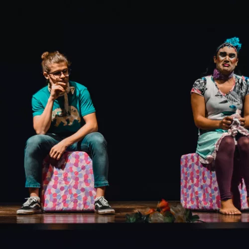 Espetáculo teatral Maria Bela, da Cia Ó Maria do Teatro, realiza duas apresentações no primeiro dia de Feira. Crédito da foto: Eduarda Dias/Divulgação