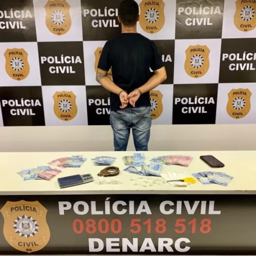 Homem foi  preso no momento que saia para efetuar uma entrega. Foto: Divulgação/Polícia Civil 