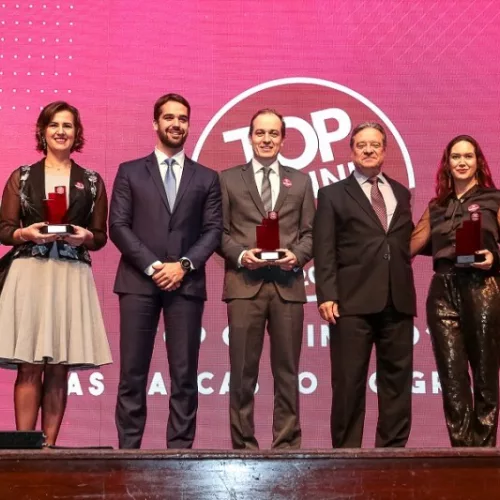 Governador Eduardo Leite entregou prêmio aos grandes vencedores da noite. Foto: Gustavo Mansur / Palácio Piratini