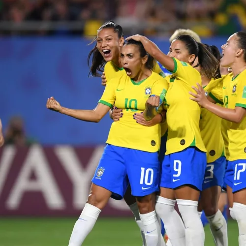 Marta comemora gol diante da Itália. Foto: Getty Images