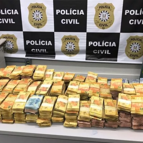 Dinheiro apreendido durante a operação policial. Foto: Divulgação/Polícia Civil 