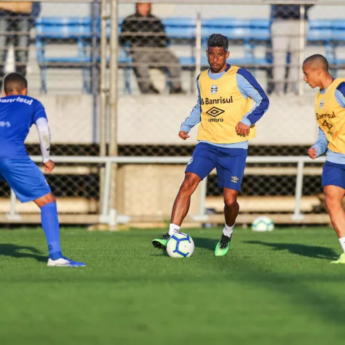 Na atividade de dois tempos de 55 minutos, o Grêmio iniciou com o time titular. Lucas Uebel/Divulgação 