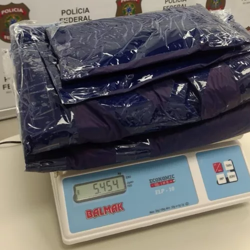 Cocaína estava em fundos falsos nas malas. Foto: Divulgação/PF