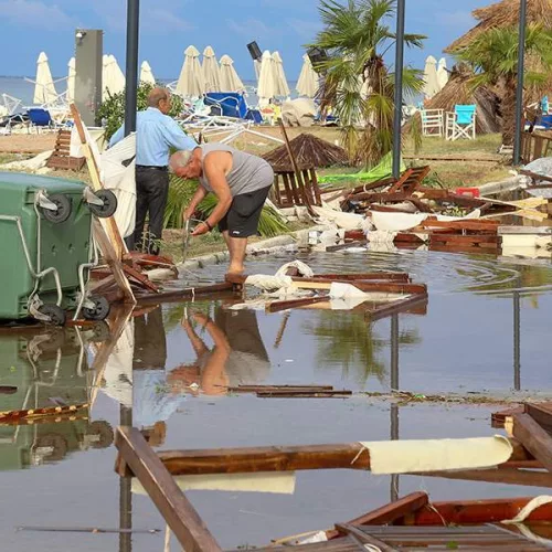 Chuva de granizo e temporais matam seis turistas e ferem dezenas na Grécia