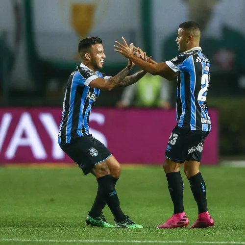Alisson fez o segundo gol. Foto: Lucas Uebel/Divulgação
