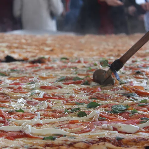 Pizza deve ser dividida em mais de 1,2 mil pedaços. Foto: Rank Brasil / Divulgação