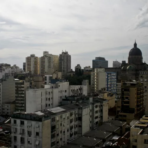 Porto Alegre, RS - 06/05/2016. 

Sol pode aparecer com nuvens, mas com períodos de maior nebulosidade. 

Foto: Maia Rubim/PMPA